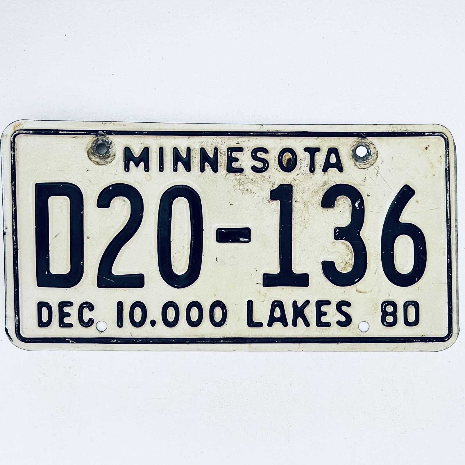 1980 United States Minnesota Lakes Passenger License Plate D20-136
