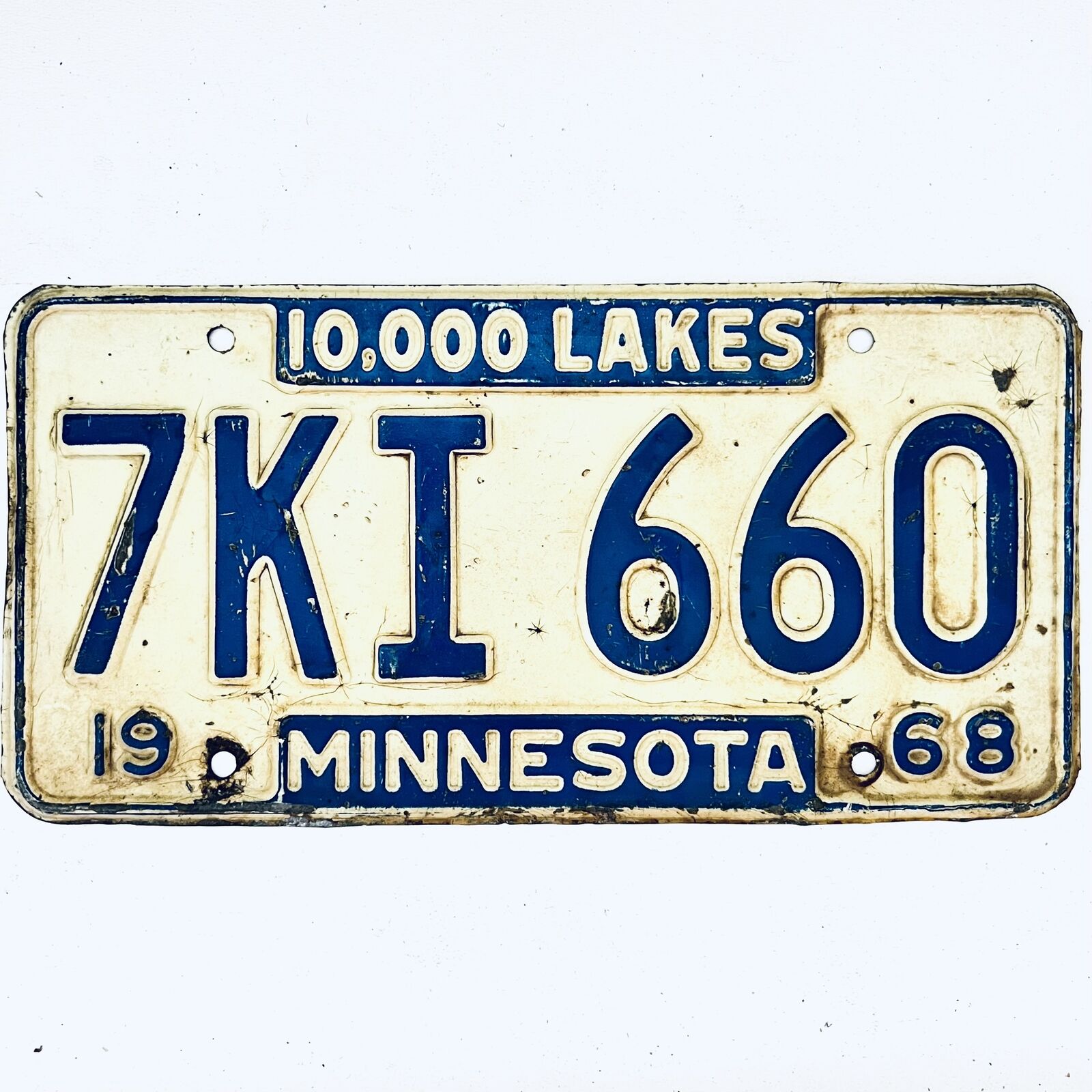 1968 United States Minnesota Lakes Passenger License Plate 7KI 660